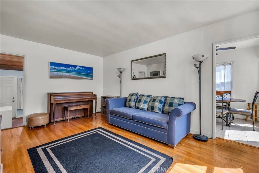 North Hollywood, CA 91601,5818 Troost Avenue