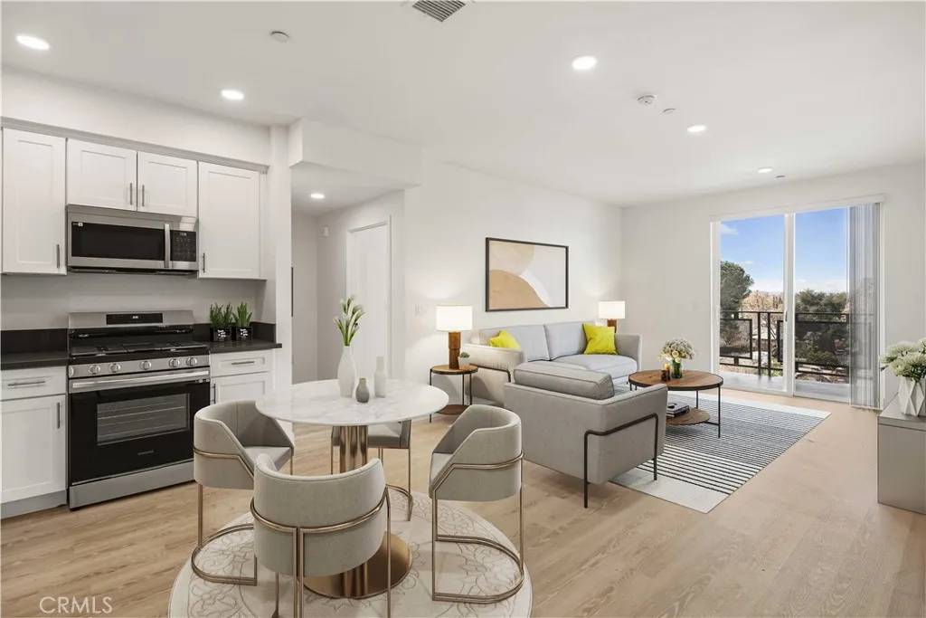 North Hollywood, CA 91606,11714 Archwood Street #303