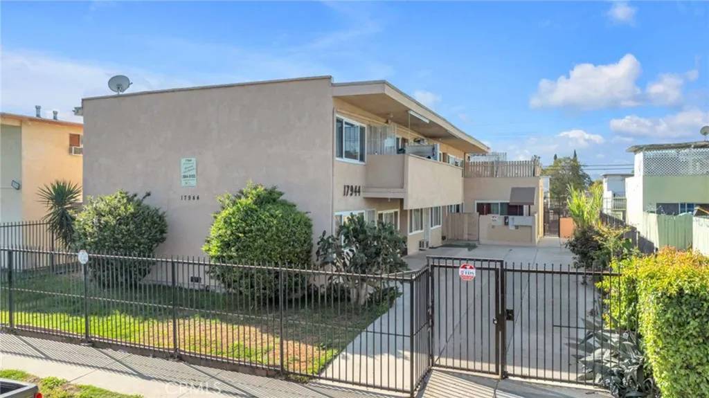 Northridge, CA 91325,17944 Schoenborn Street
