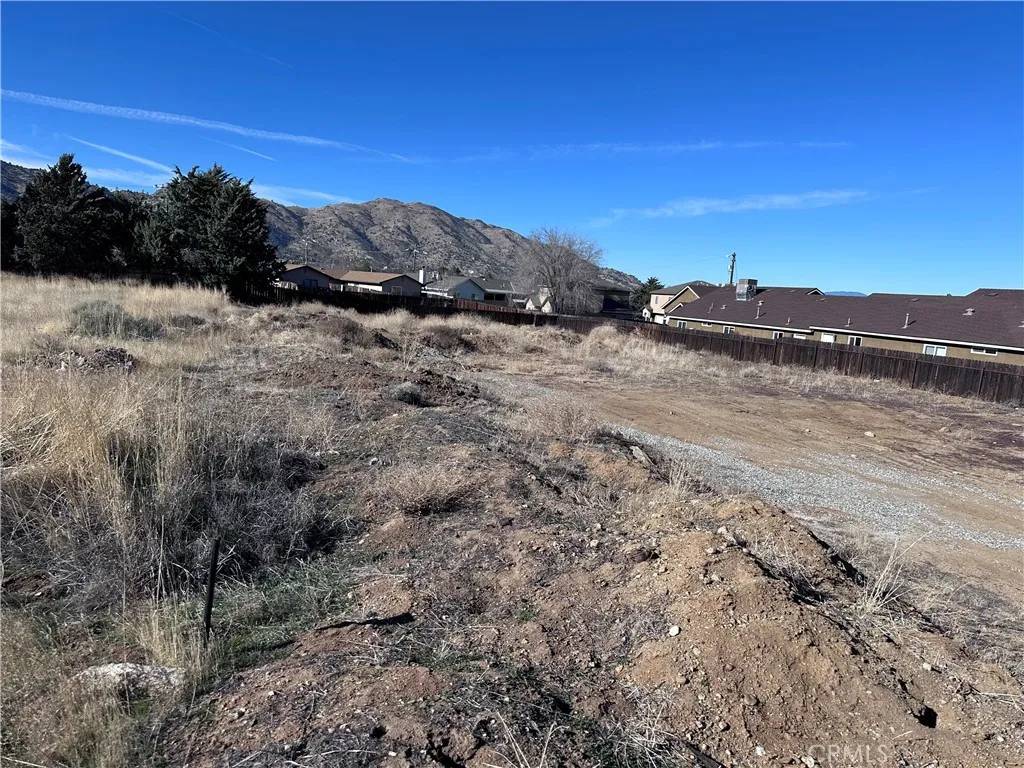 Tehachapi, CA 93561,21613 Golden Star