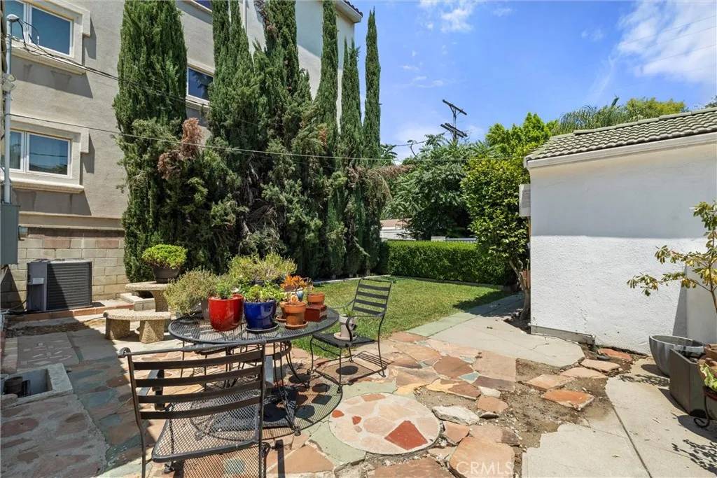 Van Nuys, CA 91401,5646 Woodman Avenue