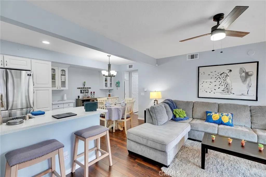 Newhall, CA 91321,21308 Eucalyptus Way #202