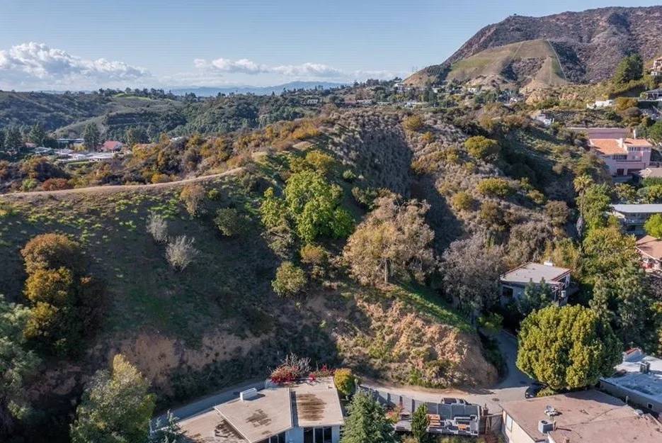 Hollywood Hills East, CA 90068,2949 N Durand Drive