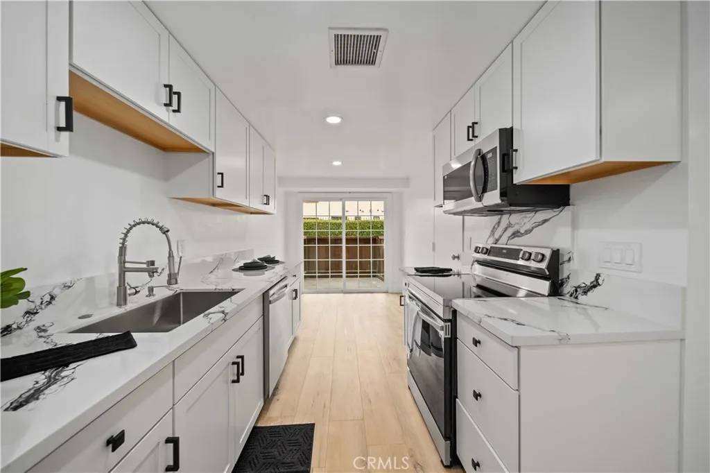 Panorama City, CA 91402,14501 Tupper Street #15