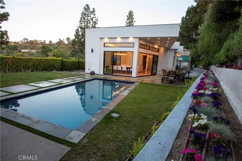 Tarzana, CA 91356,4737 Dunas Lane