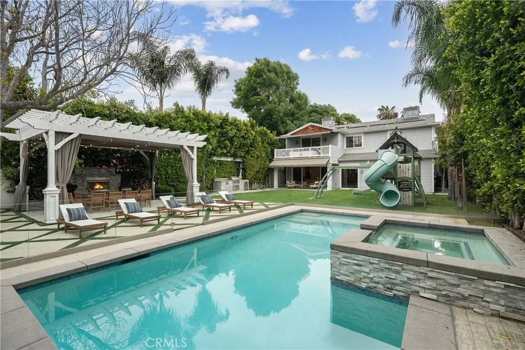Sherman Oaks, CA 91423,4455 Mammoth Avenue