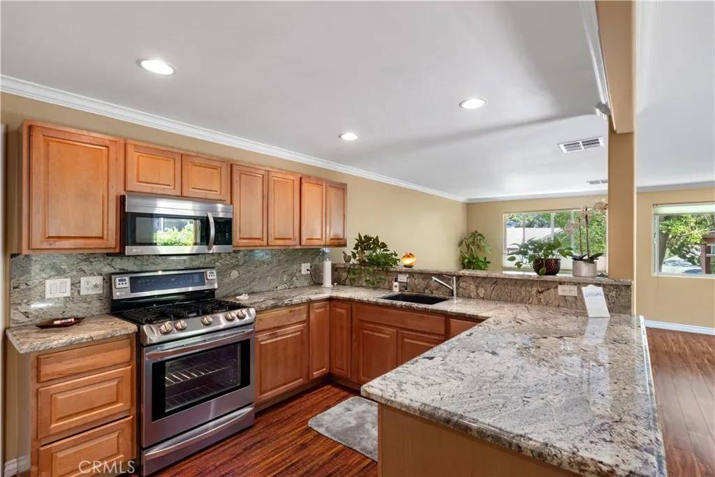 Woodland Hills, CA 91364,4201 Topanga Canyon #32