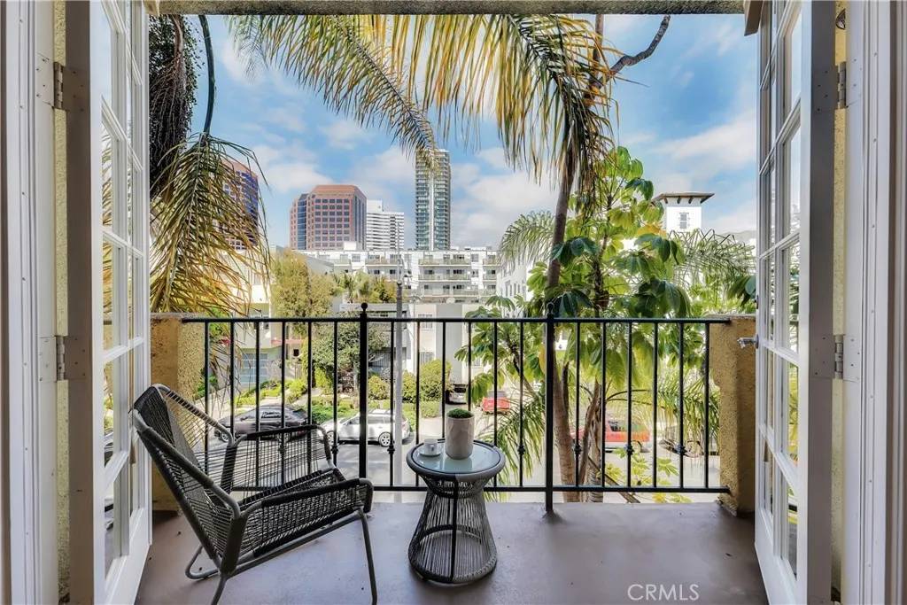 Los Angeles, CA 90025,1225 Armacost Avenue #208
