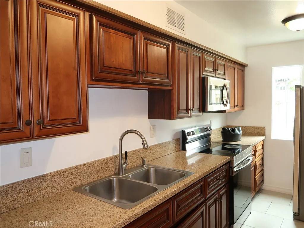 Reseda, CA 91335,8055 Canby Avenue #5