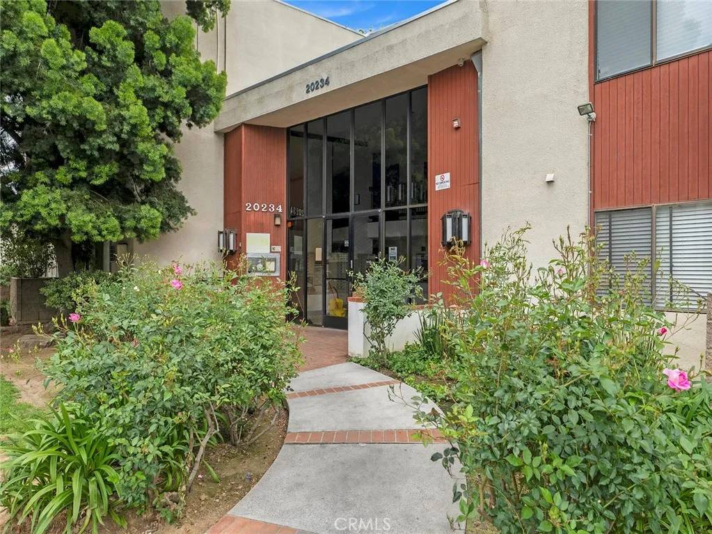 Winnetka, CA 91306,20234 Cantara Street #107