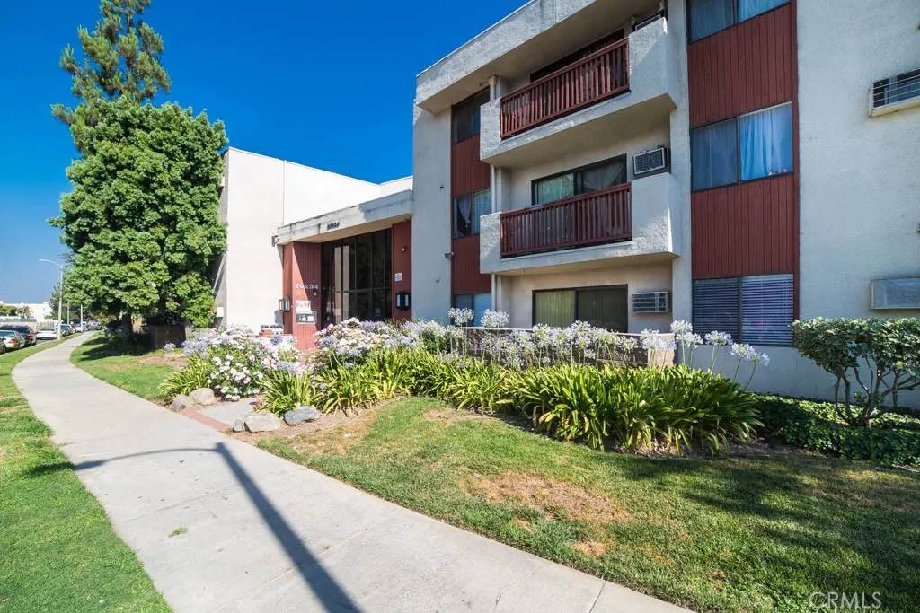 Winnetka, CA 91306,20234 Cantara Street #107