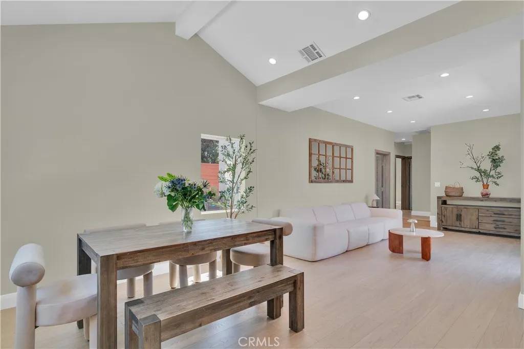 Burbank, CA 91506,1332 N Lincoln Street