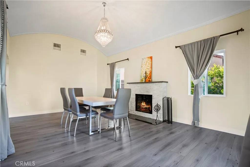 La Canada Flintridge, CA 91011,4615 Grand Avenue