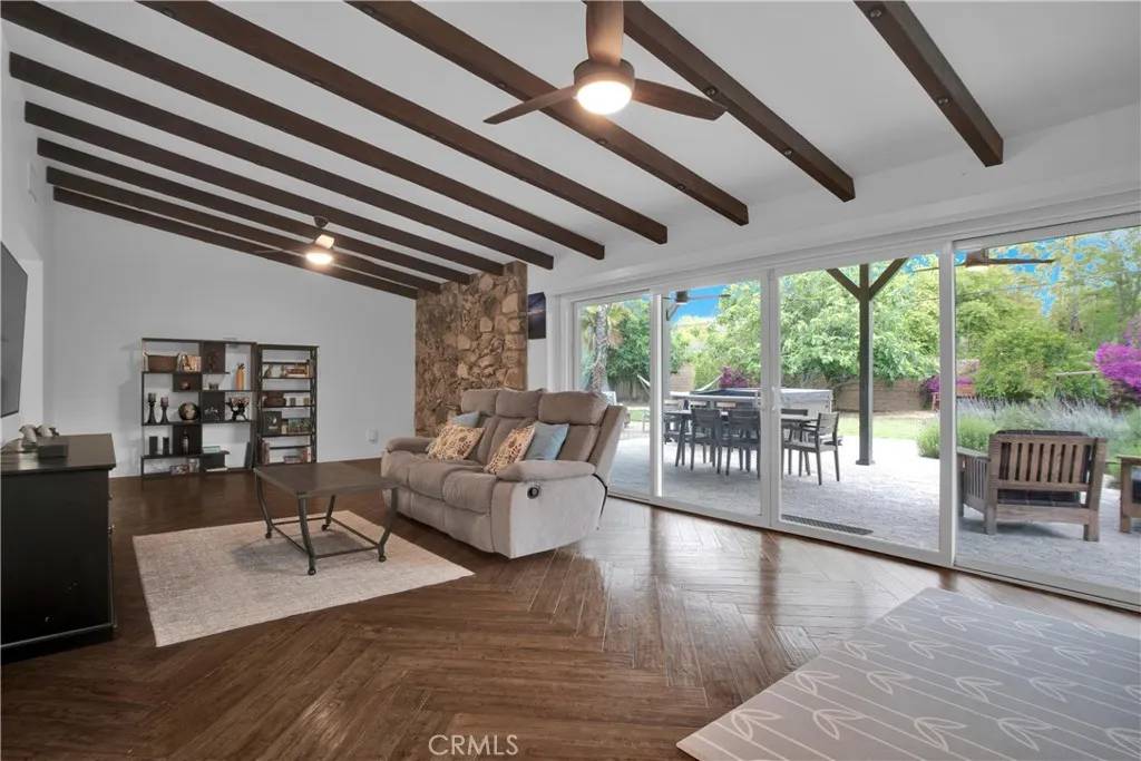 Woodland Hills, CA 91367,22431 Miranda Street