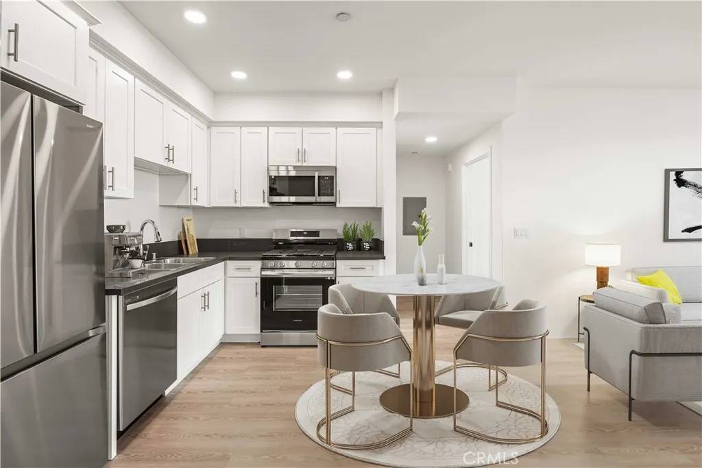 North Hollywood, CA 91606,11714 Archwood Street #505