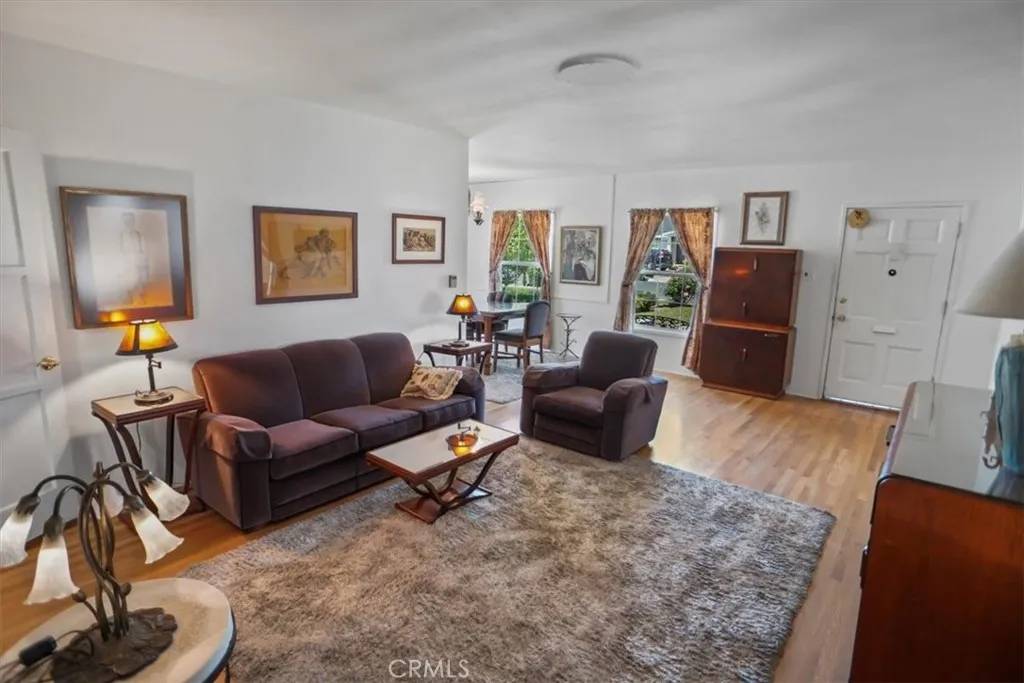 Valley Village, CA 91607,11948 Collins Street