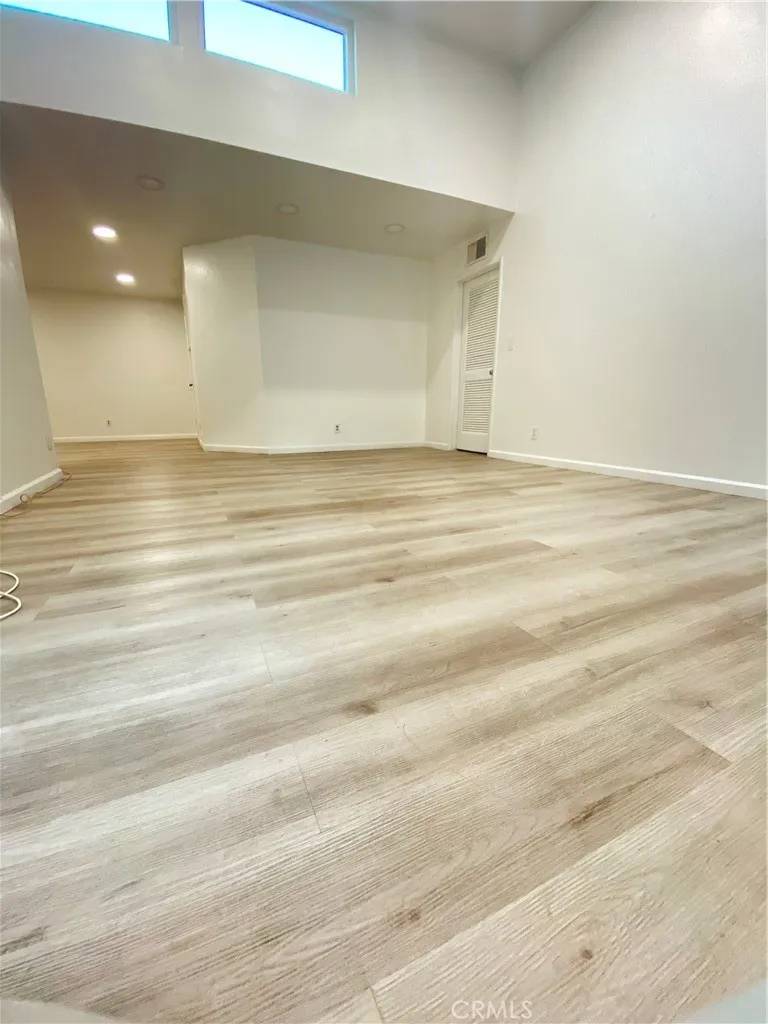 Tarzana, CA 91356,18645 Hatteras Street #278