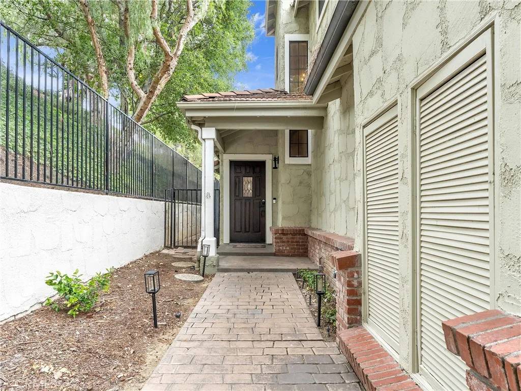 Agoura Hills, CA 91301,29729 Strawberry Hill Drive