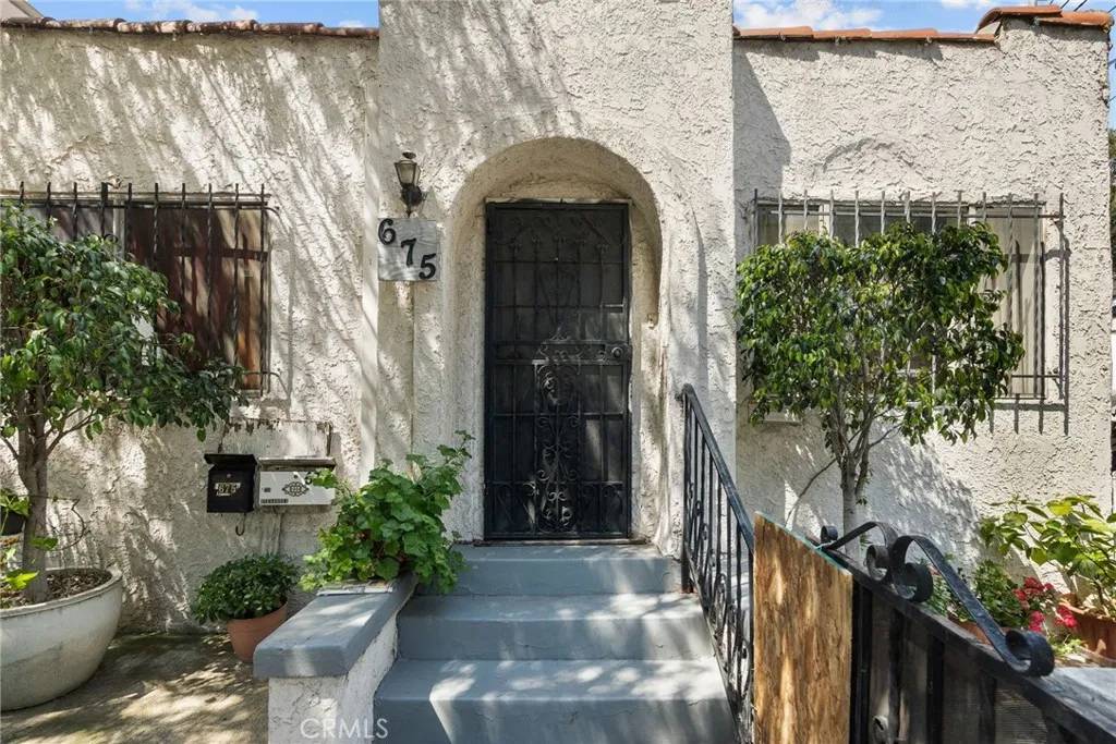 Los Angeles, CA 90033,673 N Boyle Avenue