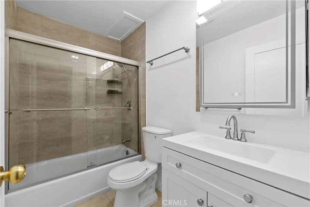 Tarzana, CA 91356,18530 Hatteras Street #116