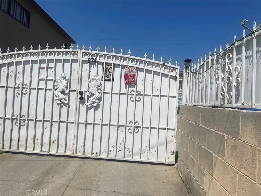 Los Angeles, CA 90059,674 E 115th St #B
