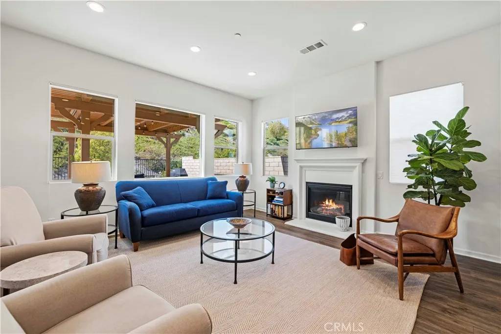 Canyon Country, CA 91387,18696 Cedar Crest Drive