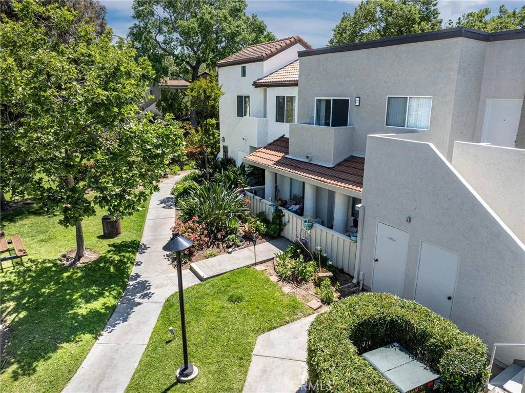 Newhall, CA 91321,24450 Leonard Tree Lane #202