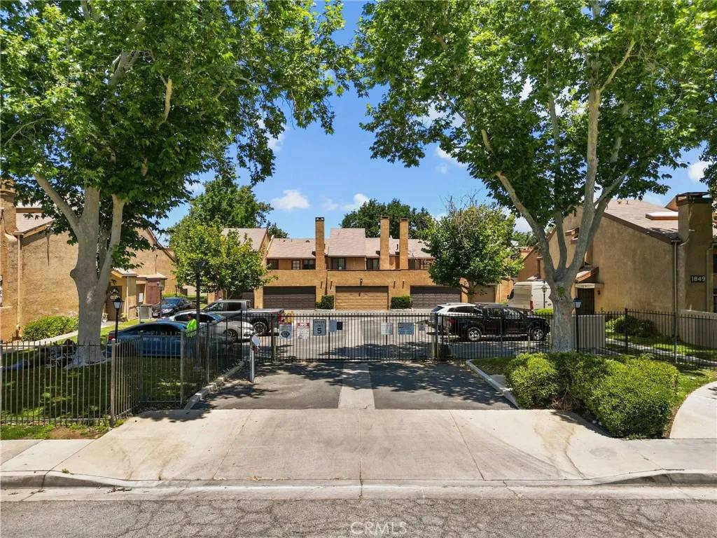 Lancaster, CA 93535,1836 E Avenue J2 #5