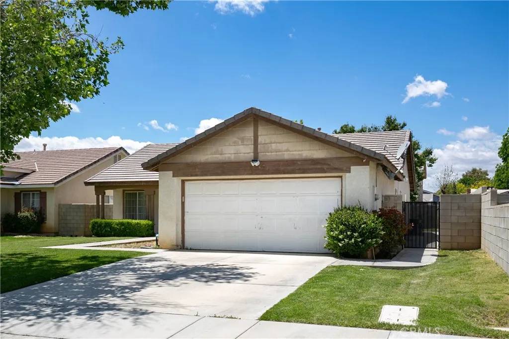 Lancaster, CA 93534,45451 Pickford Avenue