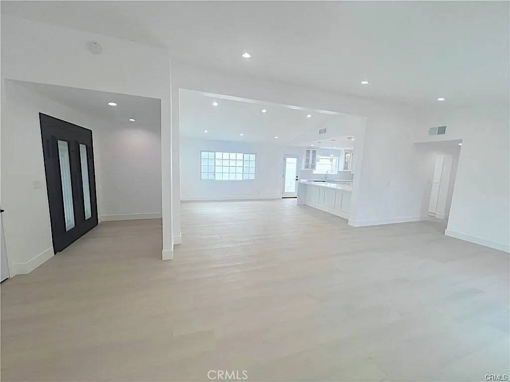 Woodland Hills, CA 91364,21541 Yucatan Avenue