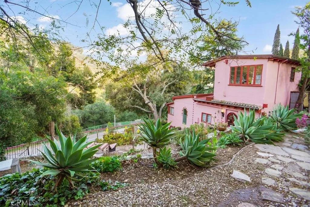 Topanga, CA 90290,353 S Topanga Canyon Boulevard