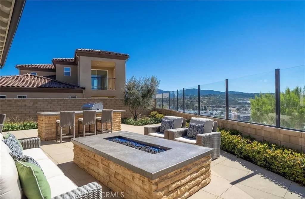 Saugus, CA 91350,20535 Martingale Place