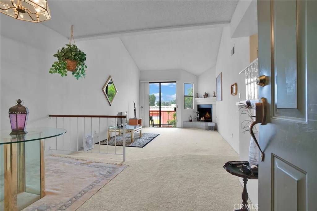 Tarzana, CA 91335,6323 Reseda Boulevard #44