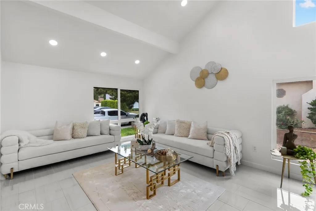 Sun Valley, CA 91352,10540 Dora