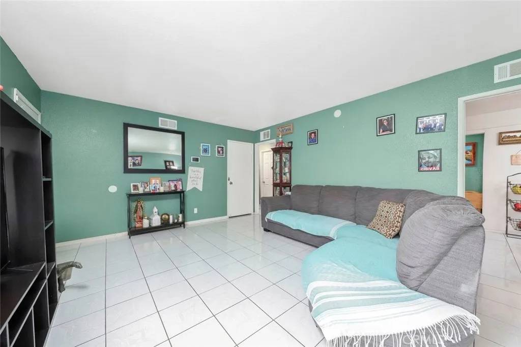 Lancaster, CA 93535,423 Landsford Street