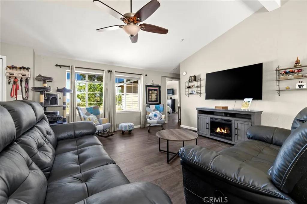 Agua Dulce, CA 91390,9259 Sierra HWY