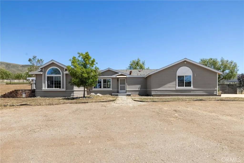Agua Dulce, CA 91390,9259 Sierra HWY