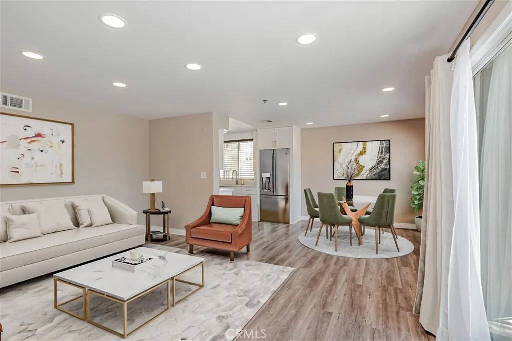 Tujunga, CA 91402,10290 Tujunga Canyon Blvd #102