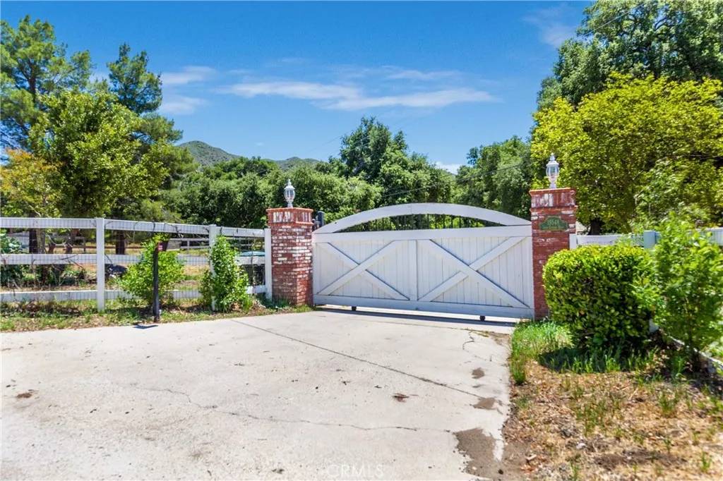 Canyon Country, CA 91387,15548 Iron Canyon Road