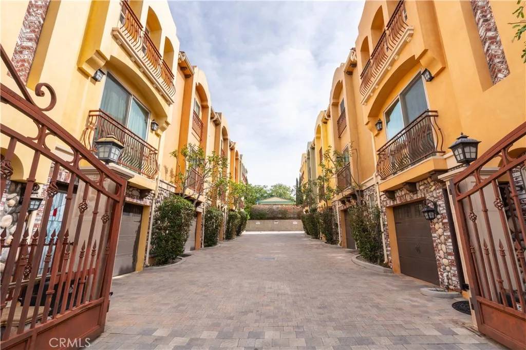 Tujunga, CA 91042,10148 Fernglen Avenue #2
