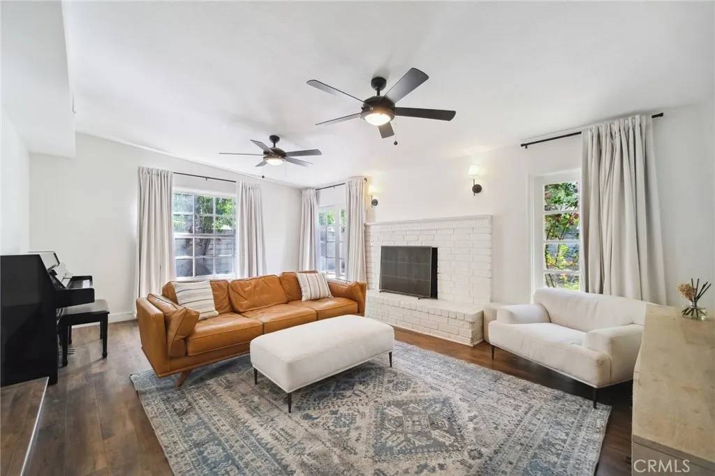 Tarzana, CA 91335,18356 Friar Street