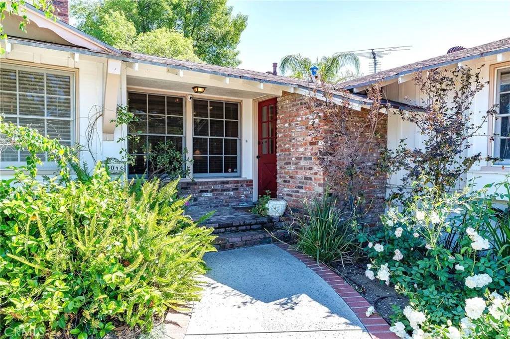 Woodland Hills, CA 91367,23046 Mariano Street