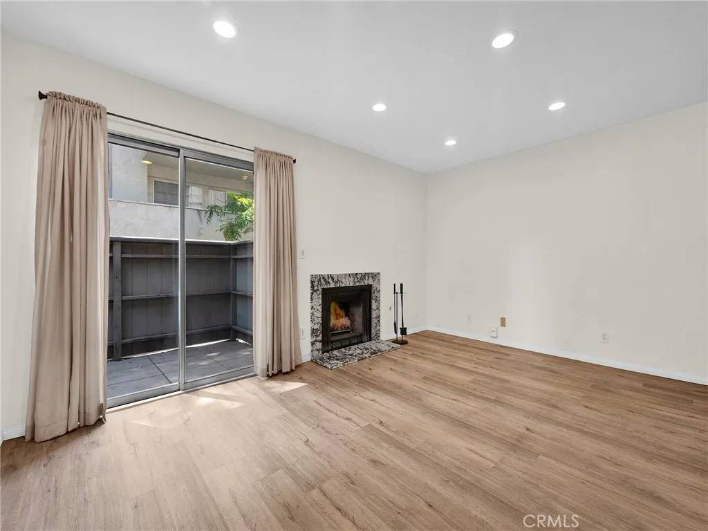 Winnetka, CA 91306,20155 Keswick Street #117
