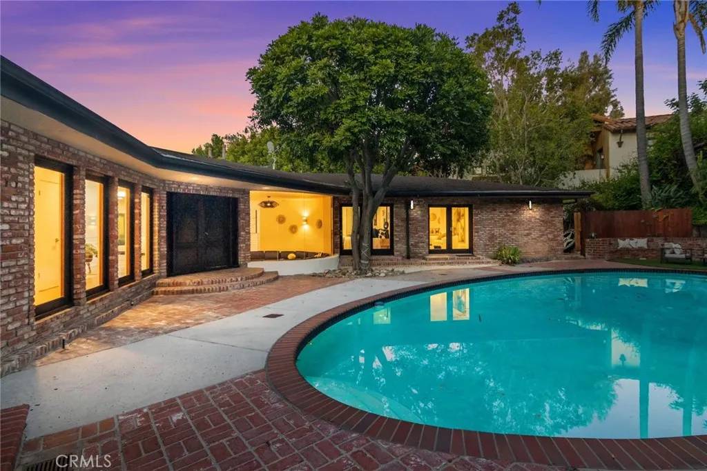 Sherman Oaks, CA 91423,3828 Alomar Drive