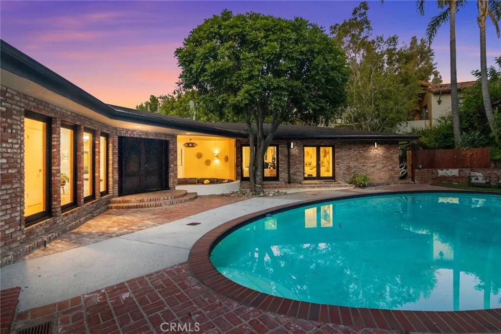 Sherman Oaks, CA 91423,3828 Alomar Drive