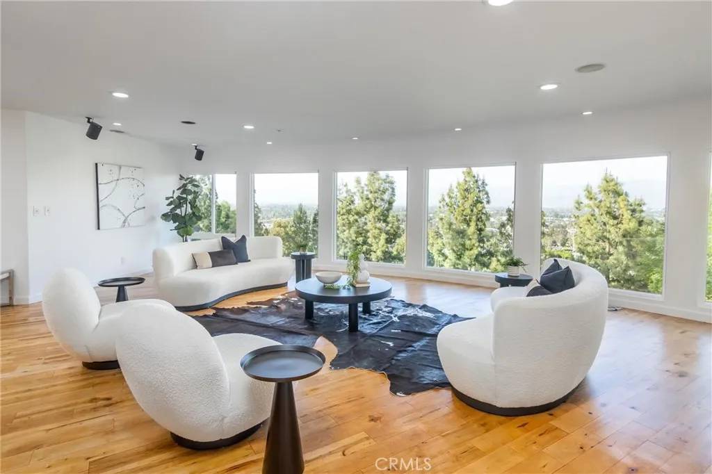 Sherman Oaks, CA 91423,3828 Alomar Drive