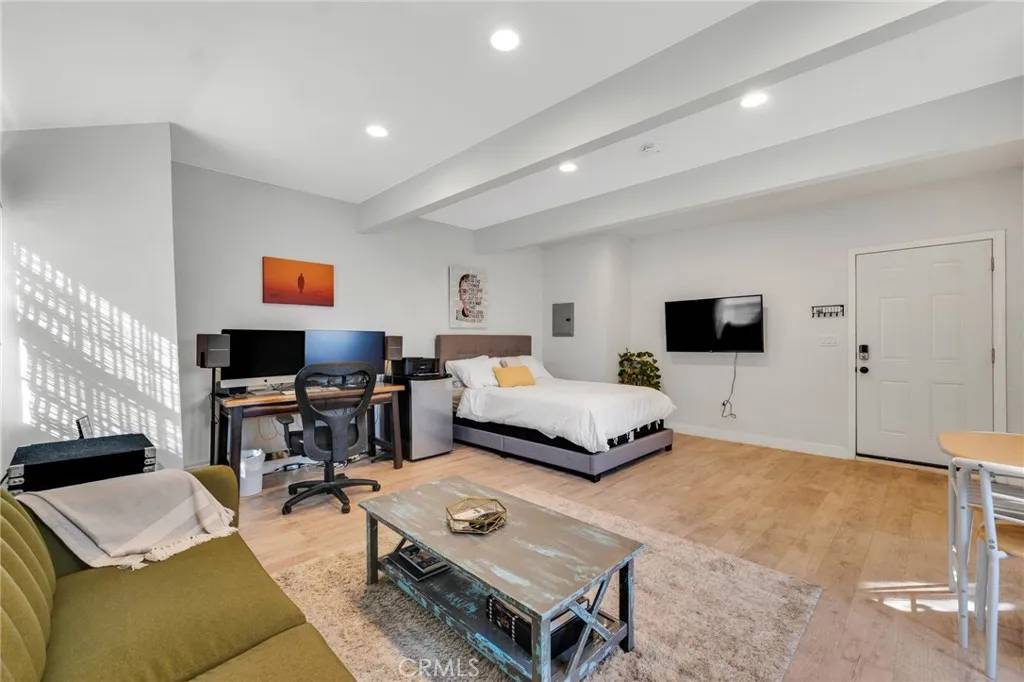 Reseda, CA 91335,7037 Tunney Avenue