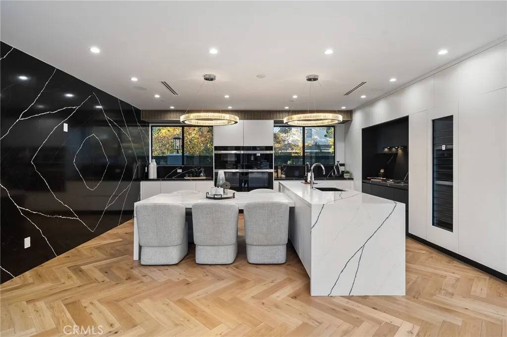Studio City, CA 91604,3822 Laurel Canyon Boulevard