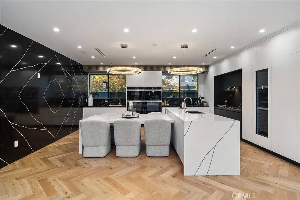 Studio City, CA 91604,3822 Laurel Canyon Boulevard
