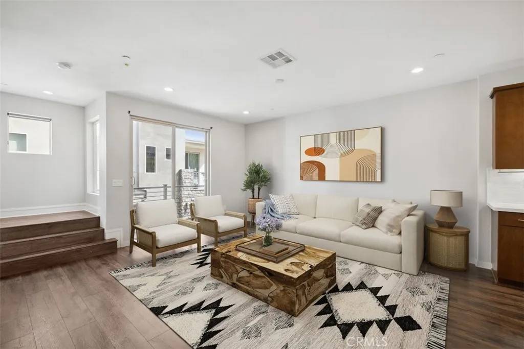 Northridge, CA 91324,19505 Empire Lane